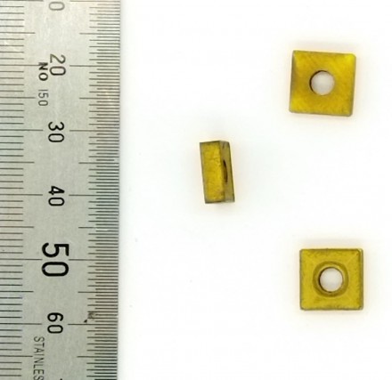 Пластина твердосплавная квадратная 9,5х9,5,х3,2   ф3,5  Т5К10 TIN оптом 